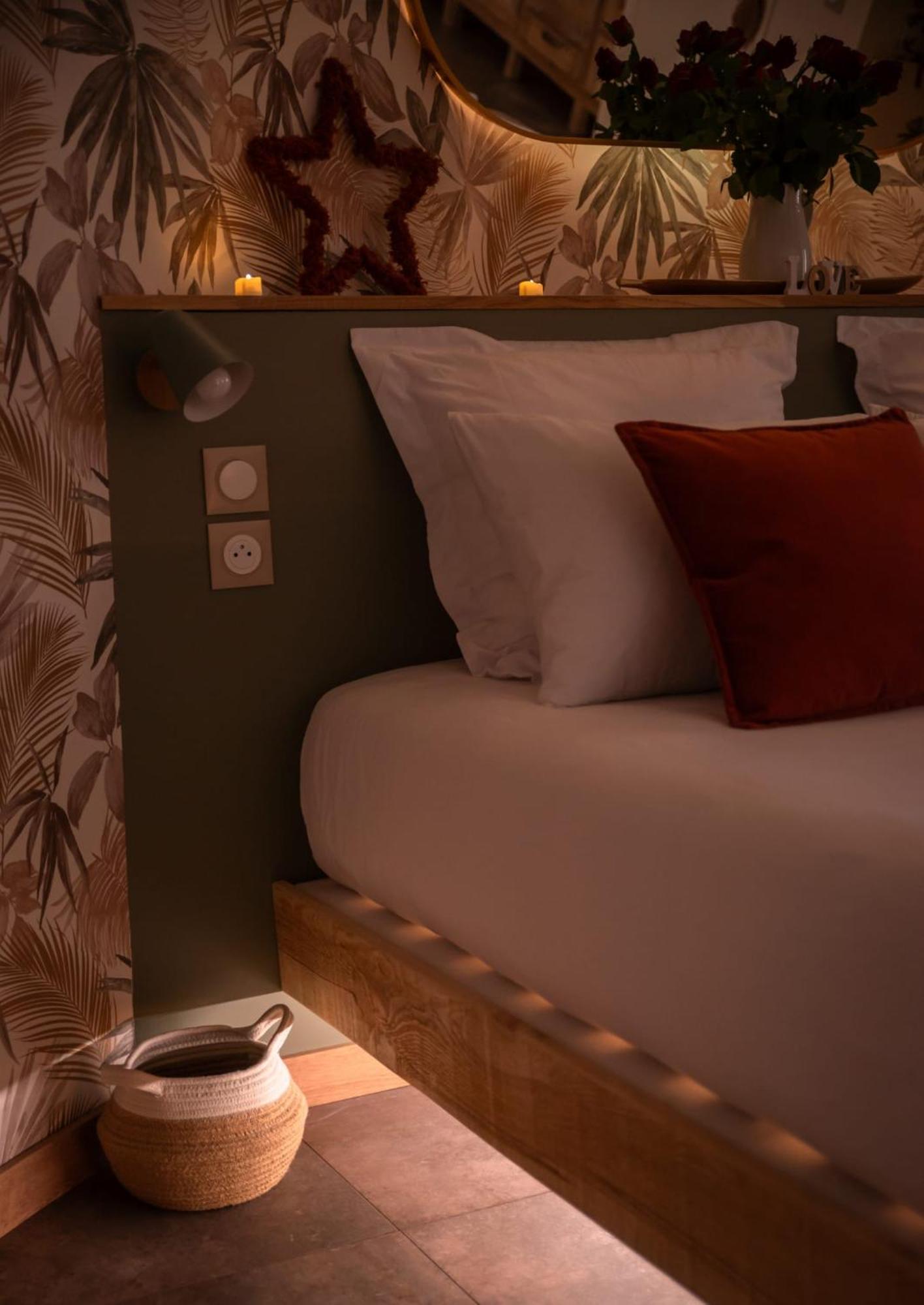 Le Mas Aux Amoureux , Suite Romantique Et Spa 르발카레스 외부 사진